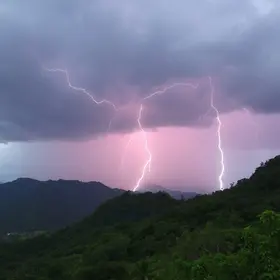 trovões e raios em Mauá