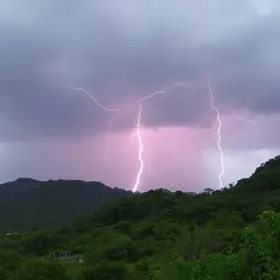 trovões e raios em Mauá