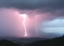 Mauá deve ter um dia com trovões e raios neste sábado